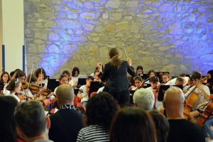 Madi Marks conducting the youth orchestra